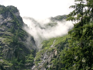 Nebel ueber den Bergen.jpg