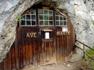 Gaiskircherl, Falkensteinhoehle.jpg